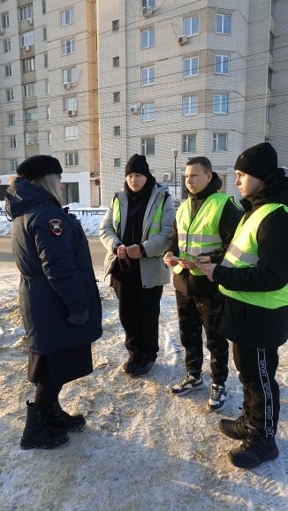 Тамбов присоединился к общероссийской акции «Студенческий десант», в рамках которой молодые активисты выходят на улицы городов с профилактической инициативой — напомнить гражданам о правилах дорожного движения