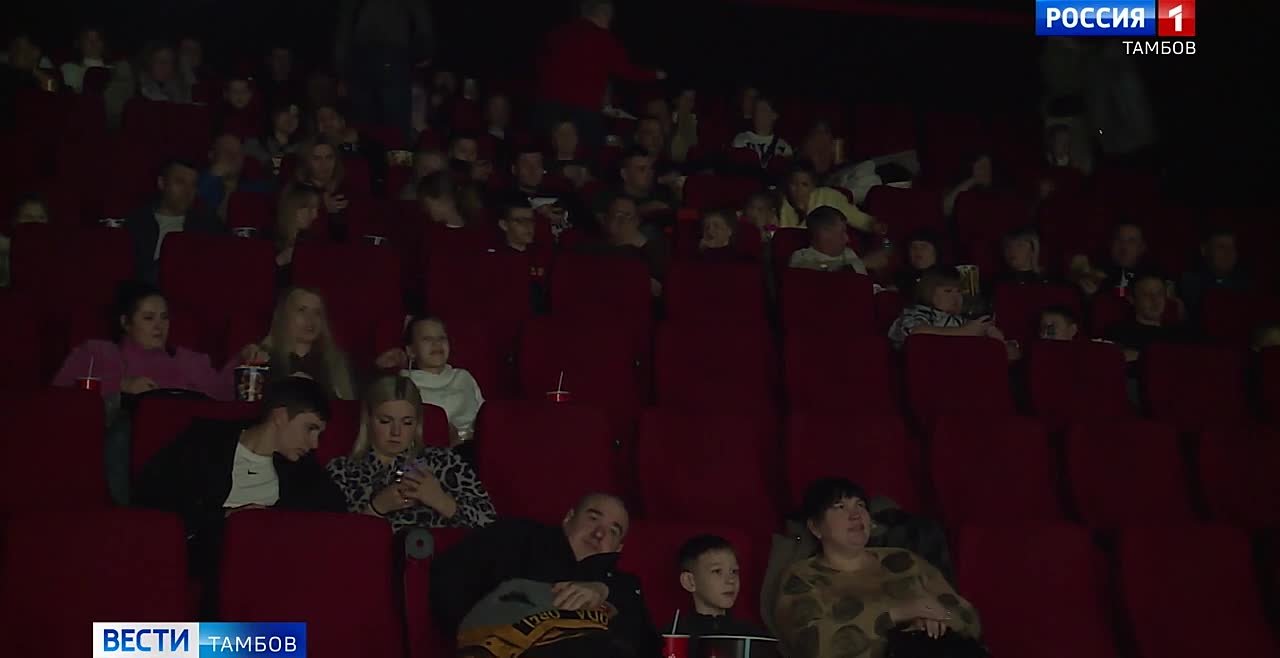 Больше трех недель держится в прокате продолжение истории про зверька с большими ушами