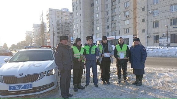 Тамбов присоединился к общероссийской акции «Студенческий десант», в рамках которой молодые активисты выходят на улицы городов с профилактической инициативой — напомнить гражданам о правилах дорожного движения Тамбов присоединился к общероссийской акции «Студенческий десант», в рамках которой молодые активисты выходят на улицы городов с профилактической инициативой — напомнить гражданам о правилах дорожного движения