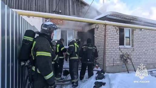 При пожаре в Периксе пострадали два человека