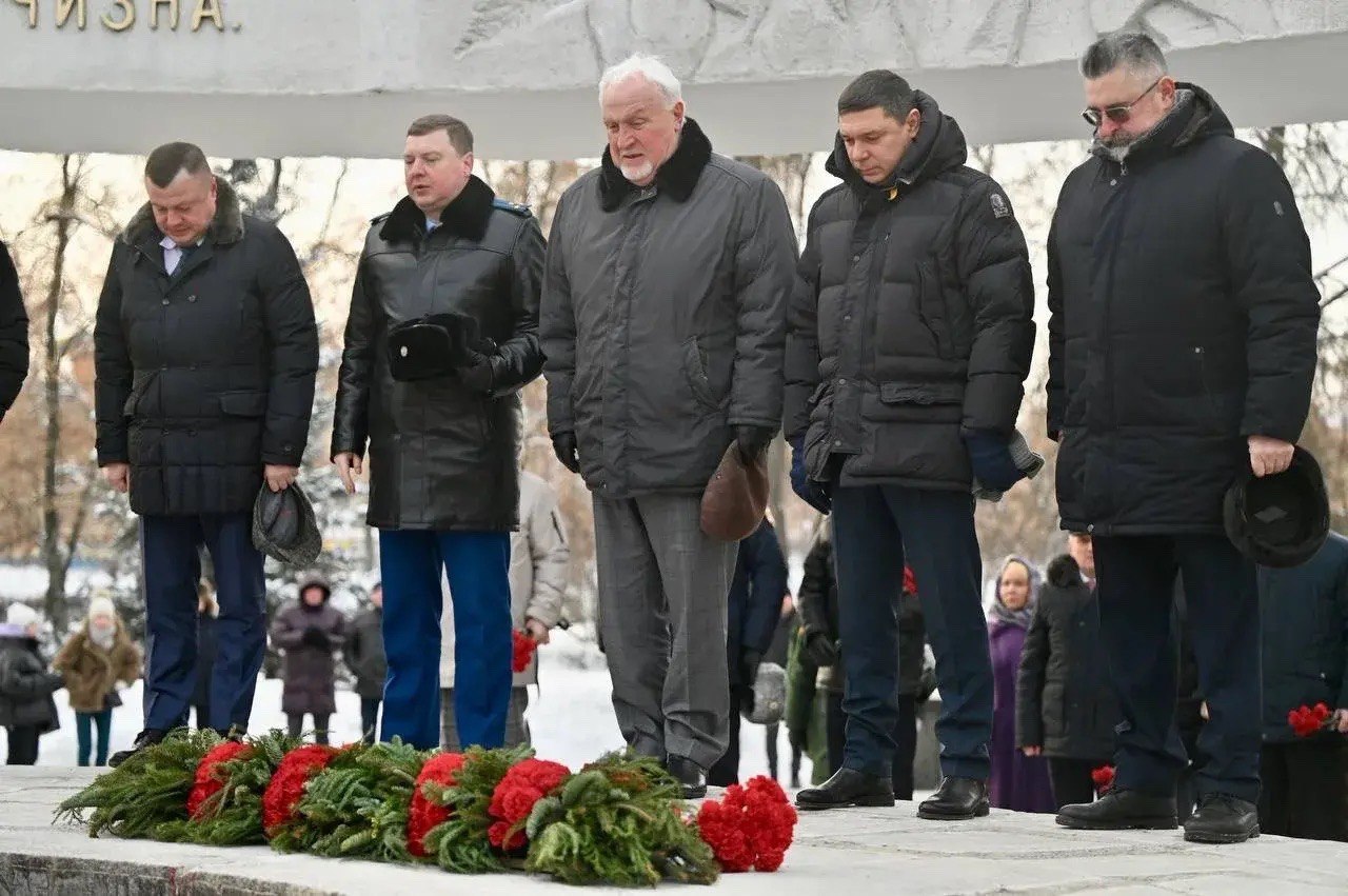 27 января, в День полного освобождения Ленинграда от фашистской блокады, глава Тамбовской области Евгений Первышов принял участие в памятном мероприятии, которое прошло у мемориального комплекса «Вечная Слава» на Соборной...