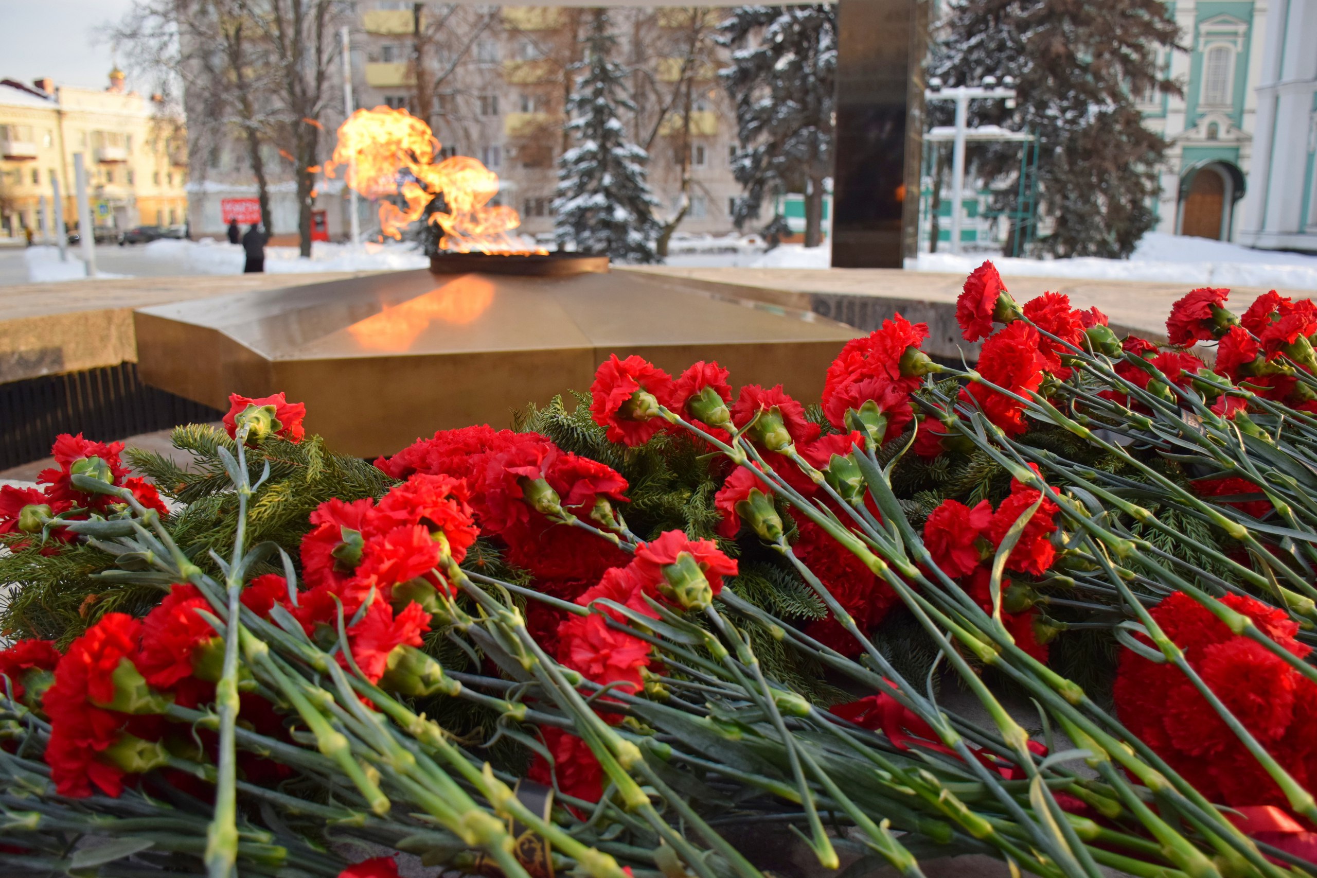 Сегодня вся Россия чтит одну из важнейших дат своей истории — 82-ю годовщину полного снятия блокады Ленинграда