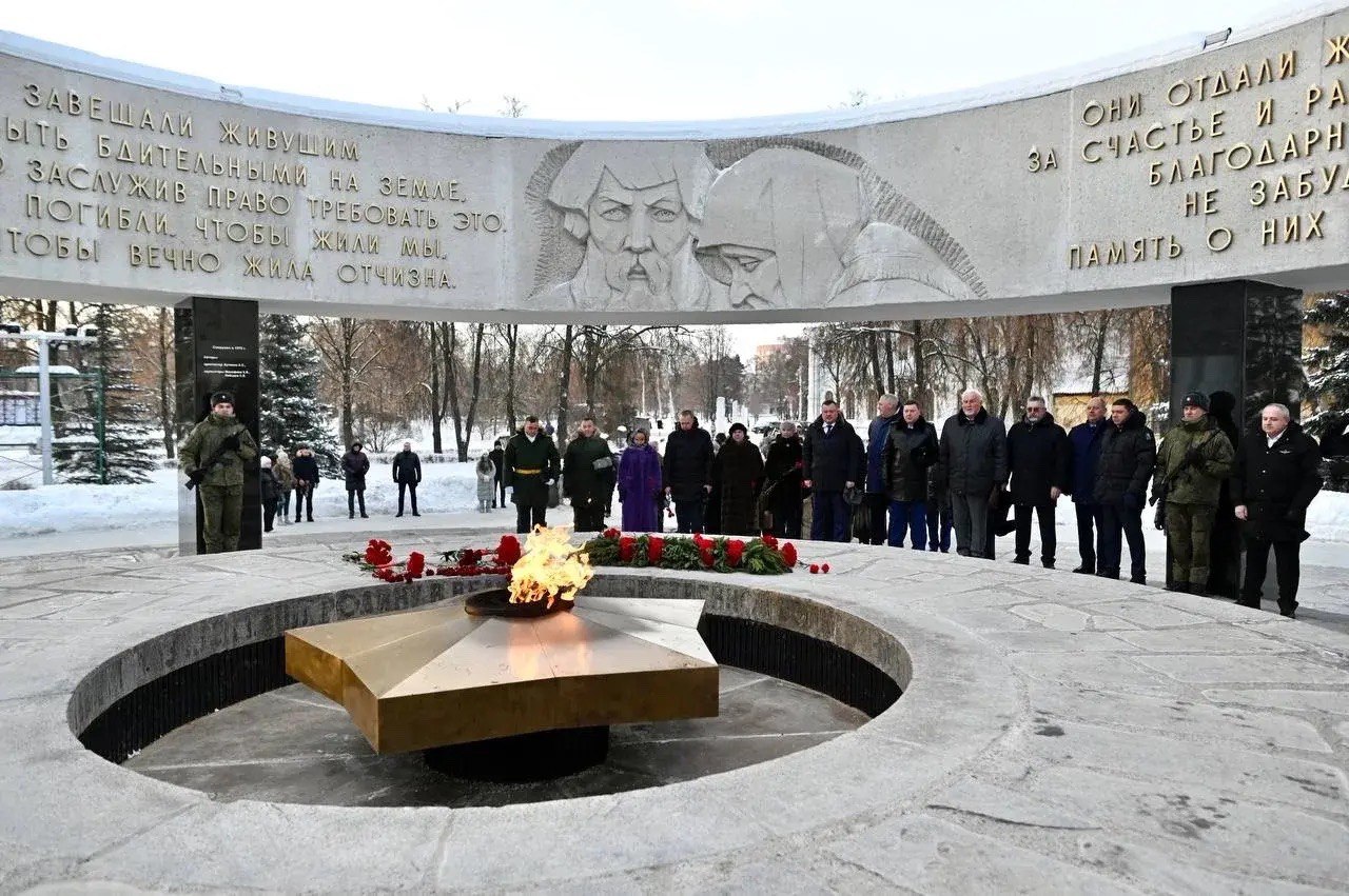 27 января, в День полного освобождения Ленинграда от фашистской блокады, глава Тамбовской области Евгений Первышов принял участие в памятном мероприятии, которое прошло у мемориального комплекса «Вечная Слава» на Соборной... 27 января, в День полного освобождения Ленинграда от фашистской блокады, глава Тамбовской области Евгений Первышов принял участие в памятном мероприятии, которое прошло у мемориального комплекса «Вечная Слава» на Соборной...