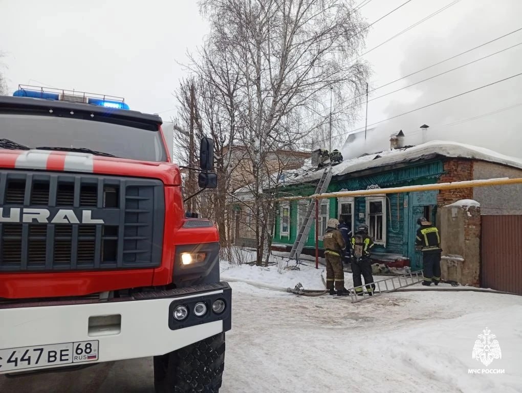 В одном из частных домов Мичуринска произошёл пожар В одном из частных домов Мичуринска произошёл пожар