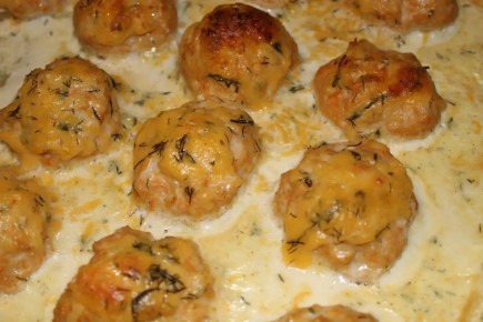 Нежная подливка на бульоне с сыром и сметаной для тефтелей и гарниров