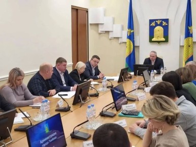 В связи с изменением погодных условий глава администрации Тамбова Максим Косенков провел накануне оперативный штаб со всеми службами городского хозяйства