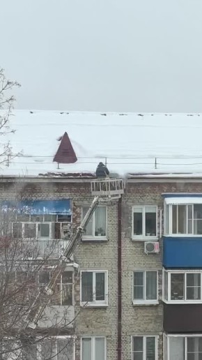 Усиленная борьба с наледью в Тамбове началась: видеокадры