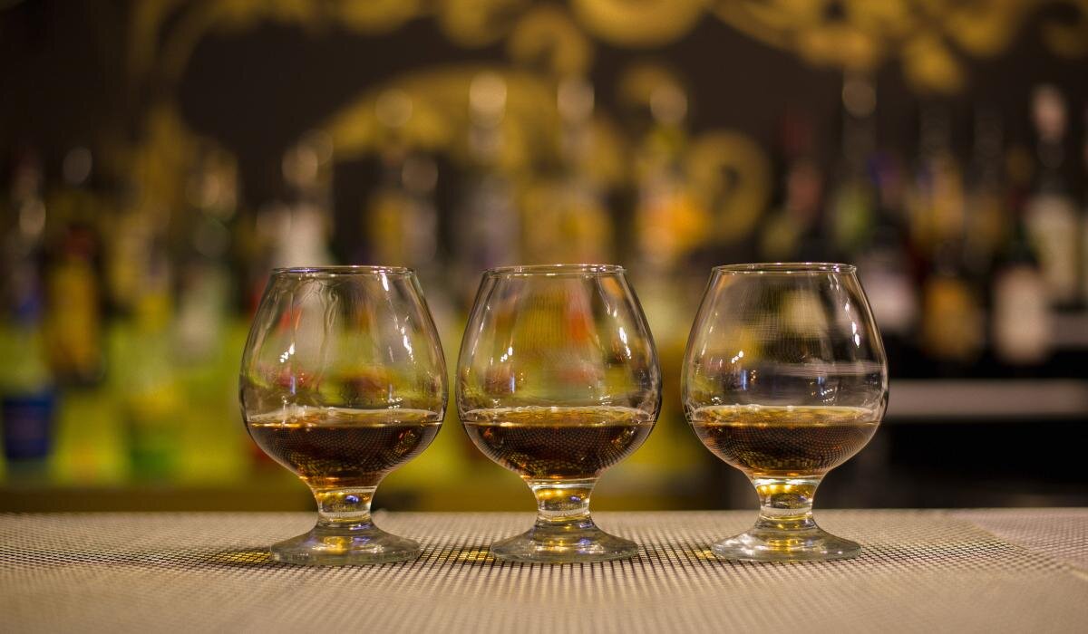 Как правильно закусывать коньяк: лучшие и худшие варианты