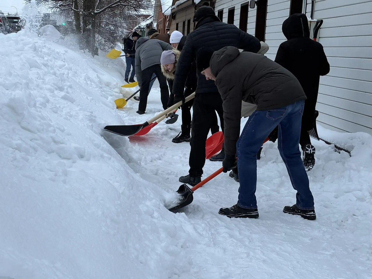 Накануне Тамбов накрыл сильный снегопад, который продолжится вночь Накануне Тамбов накрыл сильный снегопад, который продолжится вночь