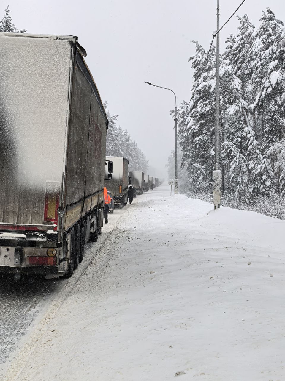 На 465 километре автодороги Р-22 «Каспий» в районе села Большая Липовица произошло ДТП На 465 километре автодороги Р-22 «Каспий» в районе села Большая Липовица произошло ДТП