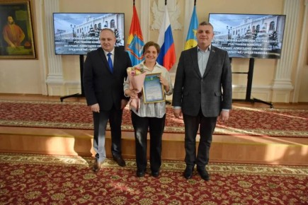 Максим Косенков: Сегодня подвели итоги конкурса на лучшее новогоднее оформление среди предприятий и организаций, которые продолжают добрую традицию создания праздничного настроения для всех горожан