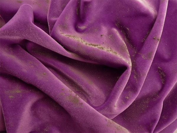 Как сохранить бархатные платья свежими и без пятен: советы опытных модниц