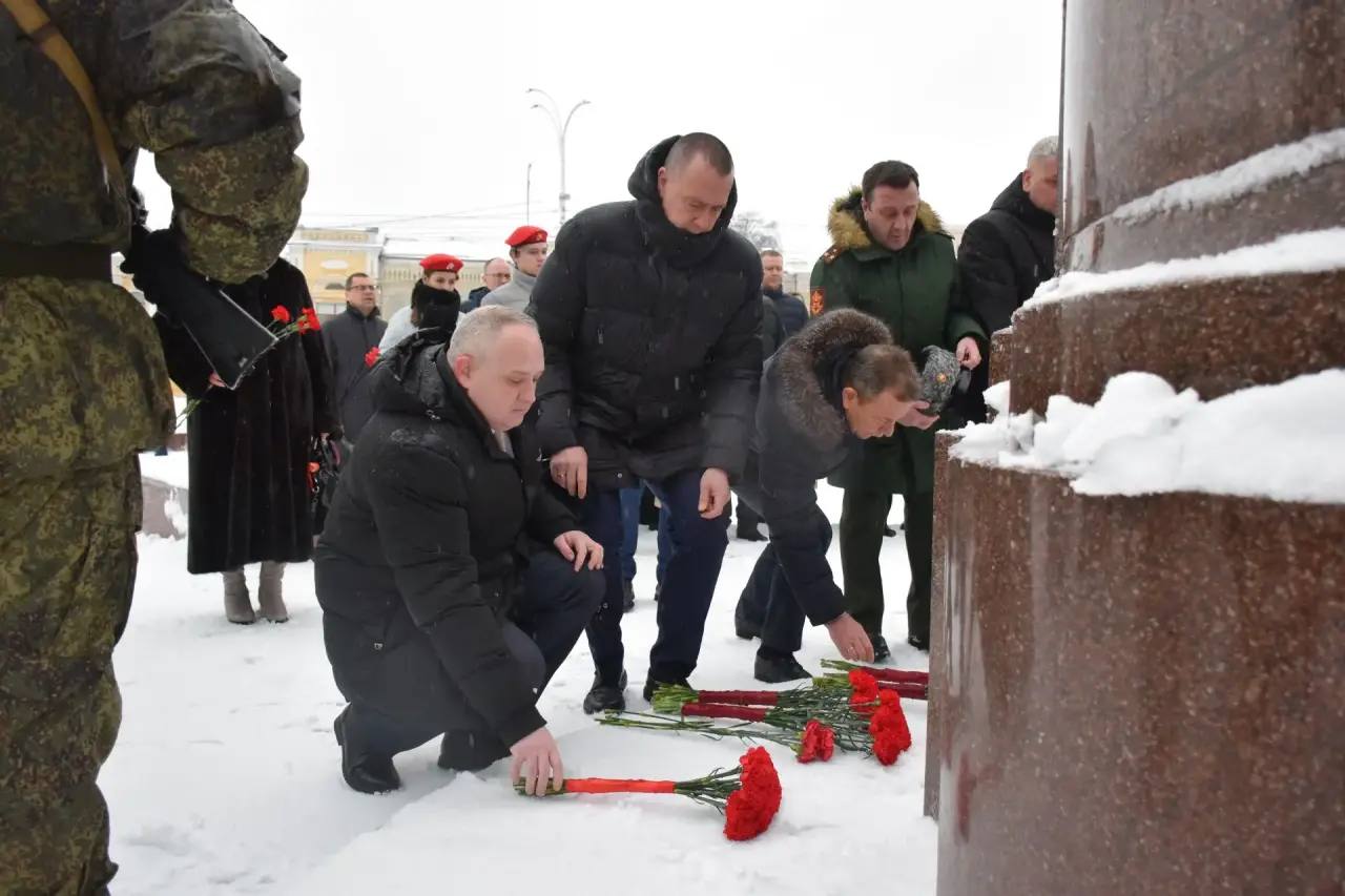 Максим Косенков: 16 февраля — День тамбовских героев, установленный в честь уроженцев нашей земли, проявивших мужество в годы Великой Отечественной войны, в различных боевых действиях и в ходе специальной военной операции Максим Косенков: 16 февраля — День тамбовских героев, установленный в честь уроженцев нашей земли, проявивших мужество в годы Великой Отечественной войны, в различных боевых действиях и в ходе специальной военной операции