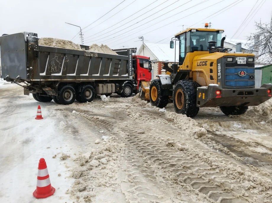 С улиц Тамбова вывозят снег и откачивают воду