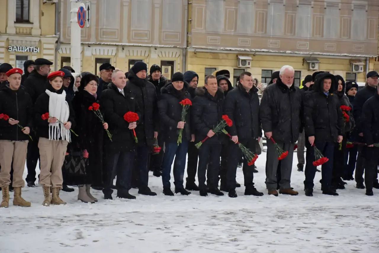 Максим Косенков: 16 февраля — День тамбовских героев, установленный в честь уроженцев нашей земли, проявивших мужество в годы Великой Отечественной войны, в различных боевых действиях и в ходе специальной военной операции Максим Косенков: 16 февраля — День тамбовских героев, установленный в честь уроженцев нашей земли, проявивших мужество в годы Великой Отечественной войны, в различных боевых действиях и в ходе специальной военной операции