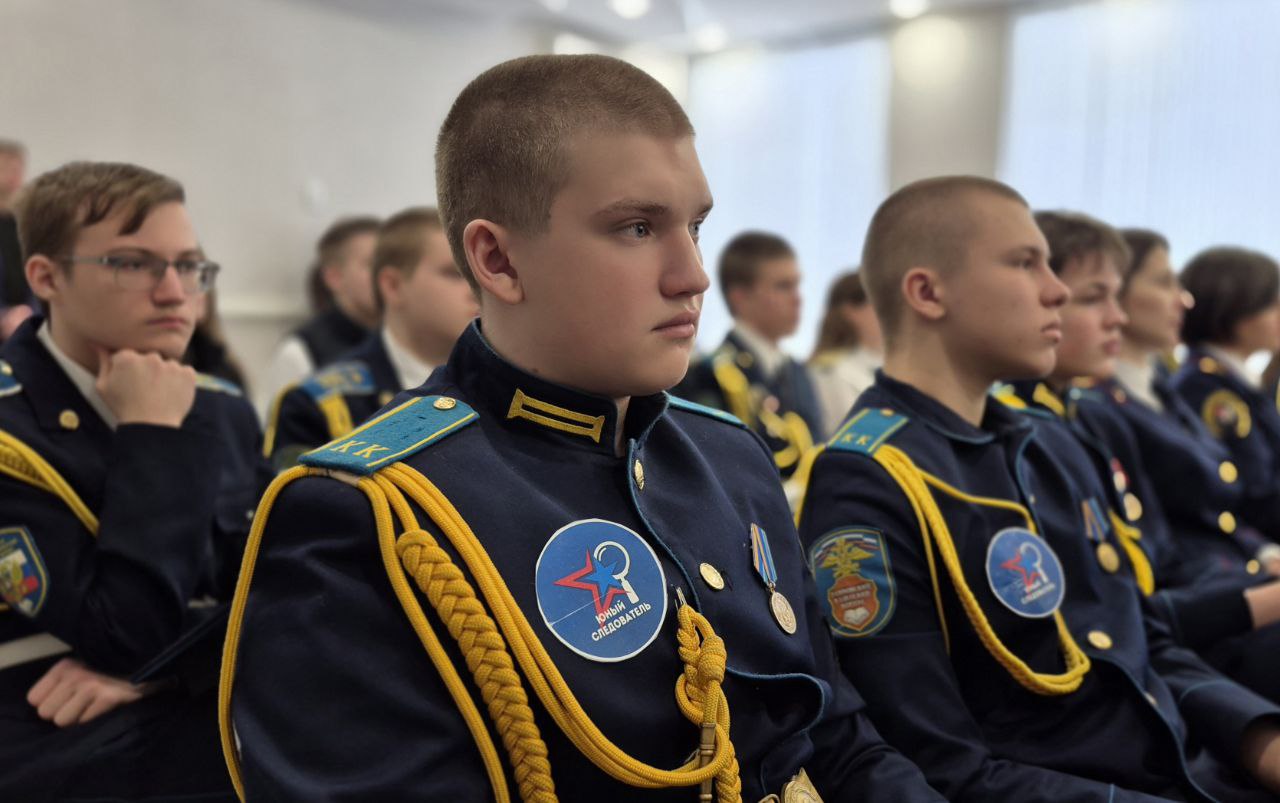 В Тамбовской области в преддверии Дня российского кадета учащиеся профильного класса СК России и активисты межрегиональной общественной организации «Юный следователь» встретились с Героем России Эдуардом Казымовым В Тамбовской области в преддверии Дня российского кадета учащиеся профильного класса СК России и активисты межрегиональной общественной организации «Юный следователь» встретились с Героем России Эдуардом Казымовым