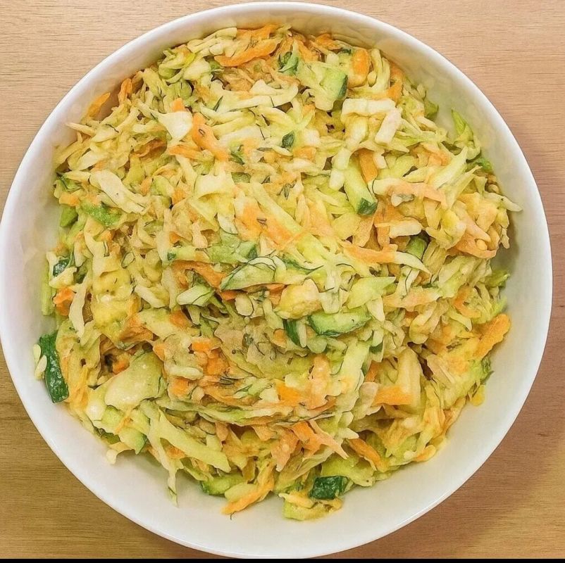 Овощной салат с фантастической заправкой: полезный вкус на каждый день