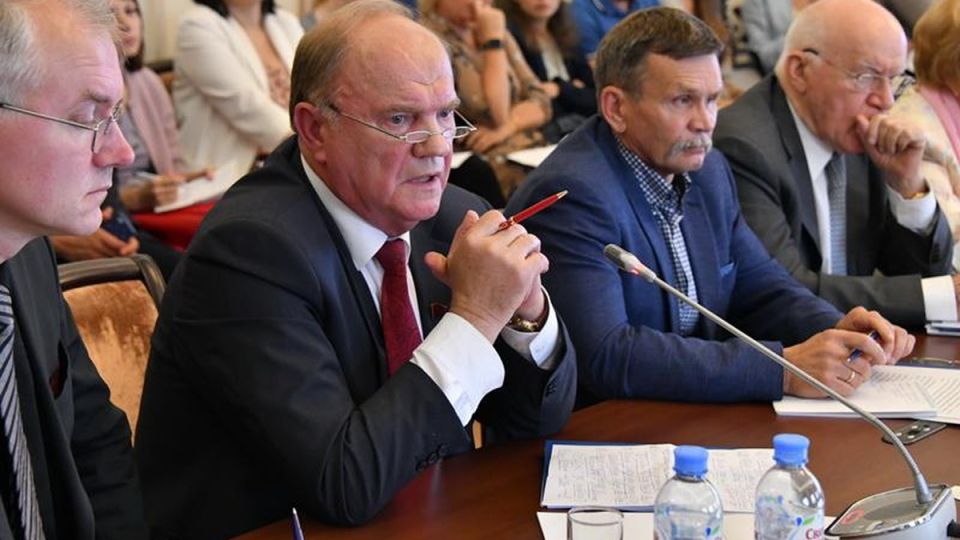 Пенсионный возраст вновь под обсуждением: что предлагают депутаты