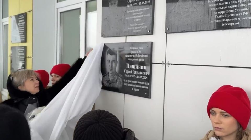 В Рассказове открыли памятные доски героям СВО Роману Кондратенко и Сергею Пашинину