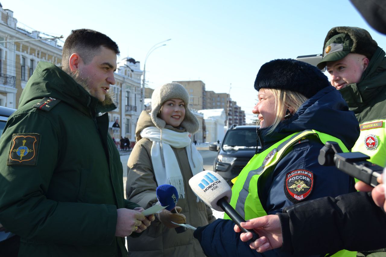 В преддверии Дня защитника Отечества сотрудники Госавтоинспекции вышли в традиционный поздравительный рейд В преддверии Дня защитника Отечества сотрудники Госавтоинспекции вышли в традиционный поздравительный рейд