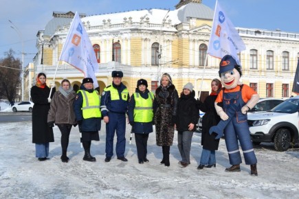 В преддверии Дня защитника Отечества сотрудники Госавтоинспекции вышли в традиционный поздравительный рейд