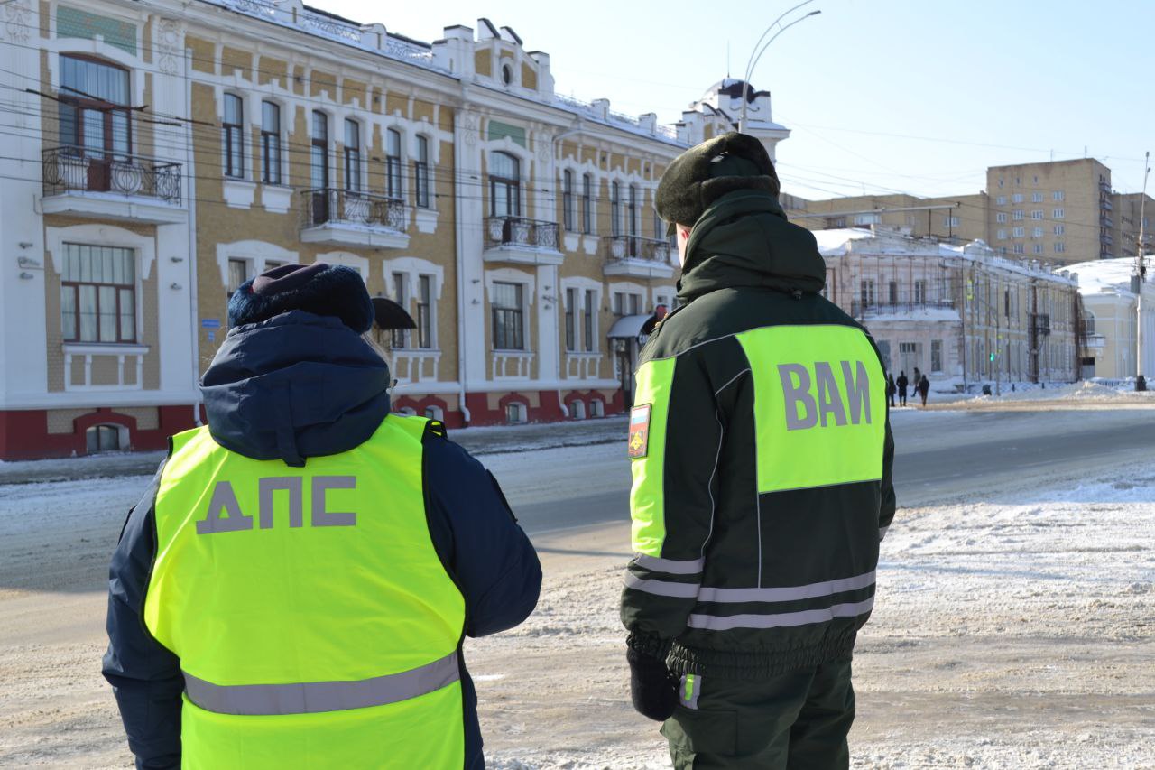 В преддверии Дня защитника Отечества сотрудники Госавтоинспекции вышли в традиционный поздравительный рейд В преддверии Дня защитника Отечества сотрудники Госавтоинспекции вышли в традиционный поздравительный рейд
