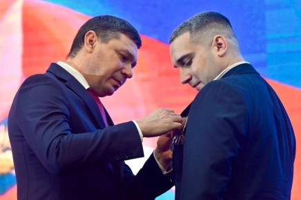 Евгений Первышов: Поздравили наших военнослужащих, ветеранов, участников СВО и членов их семей с наступающим Днём защитника Отечества