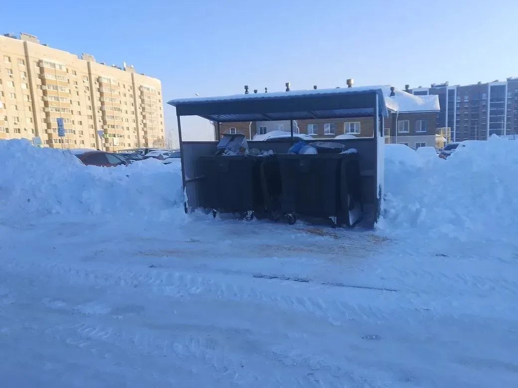 Сотрудниками муниципального учреждения «Дирекция городского хозяйства» проводится расчистка от снега контейнерных площадок и подъездов к ним Сотрудниками муниципального учреждения «Дирекция городского хозяйства» проводится расчистка от снега контейнерных площадок и подъездов к ним