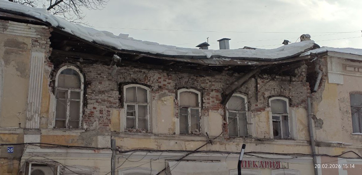 В центре Тамбова из-за снега частично обрушилось историческое здание В центре Тамбова из-за снега частично обрушилось историческое здание