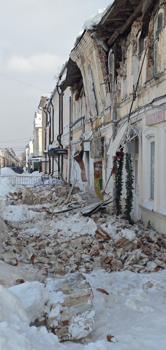 В центре Тамбова из-за снега частично обрушилось историческое здание
