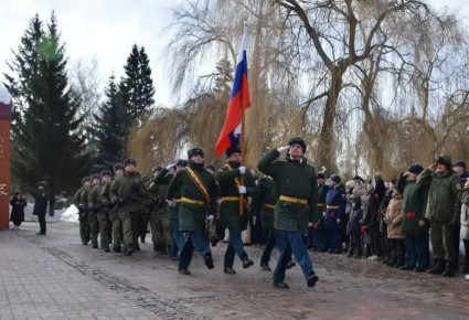 Максим Косенков: По многолетней традиции 23 февраля возложили цветы к монументу «Скорбящая мать» на Воздвиженском кладбище