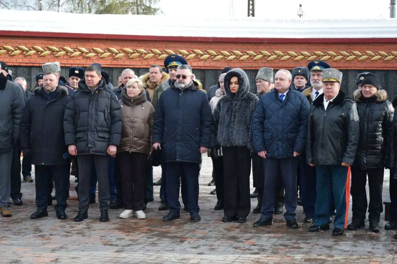 Максим Косенков: По многолетней традиции 23 февраля возложили цветы к монументу «Скорбящая мать» на Воздвиженском кладбище Максим Косенков: По многолетней традиции 23 февраля возложили цветы к монументу «Скорбящая мать» на Воздвиженском кладбище