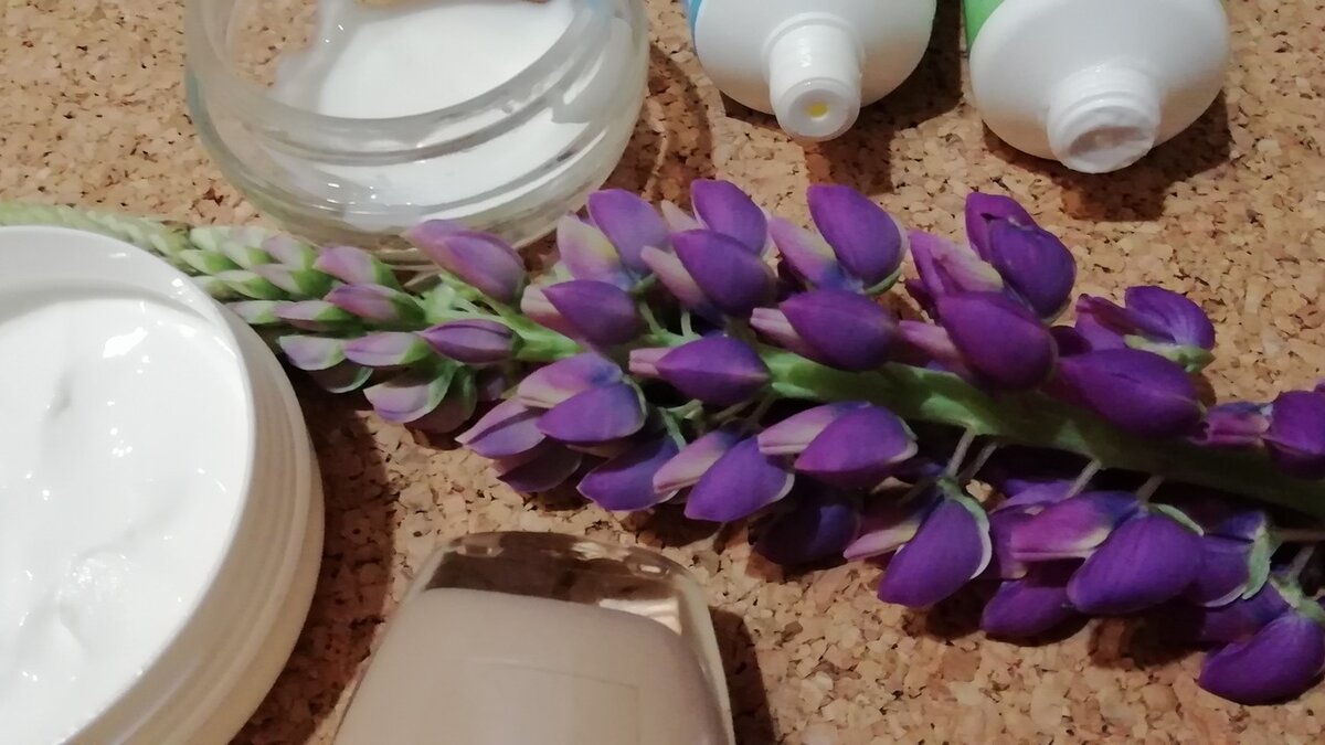 Как с пользой применить старый крем для лица и рук в домашнем хозяйстве