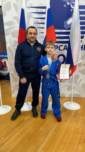 Серебряную медаль первенства России по универсальному бою среди юных спортсменов завоевал тамбовчанин Антон Волков