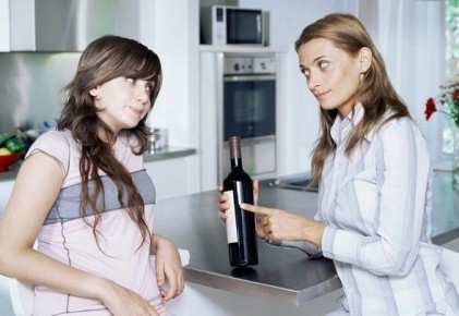 Почему подростки начинают пить: причины и способы родительской поддержки