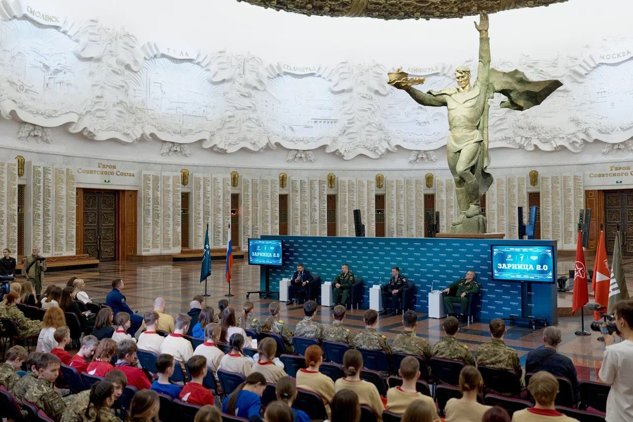 В День защитника Отечества в Москве стартовал третий сезон Всероссийской военно-патриотической игры «Зарница 2.0» В День защитника Отечества в Москве стартовал третий сезон Всероссийской военно-патриотической игры «Зарница 2.0»