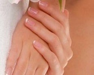 Как сохранить молодость рук: уход с помощью кремов и масок