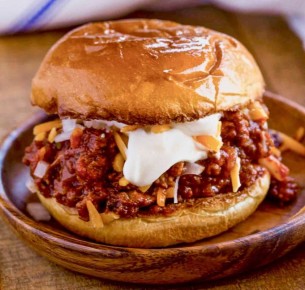 Как приготовить бургер, который покорил сердца зрителей: секреты «Неряхи Джо»