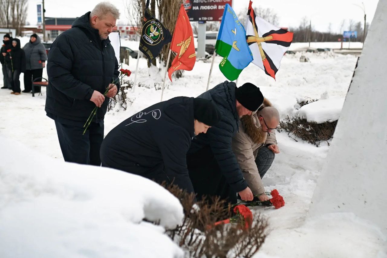 По инициативе семей военнослужащих, задействованных в специальной военной операции, при содействии главы администрации Тамбова Максима Косенкова состоялись памятные мероприятия, посвященные павшим и пропавшим без вести...