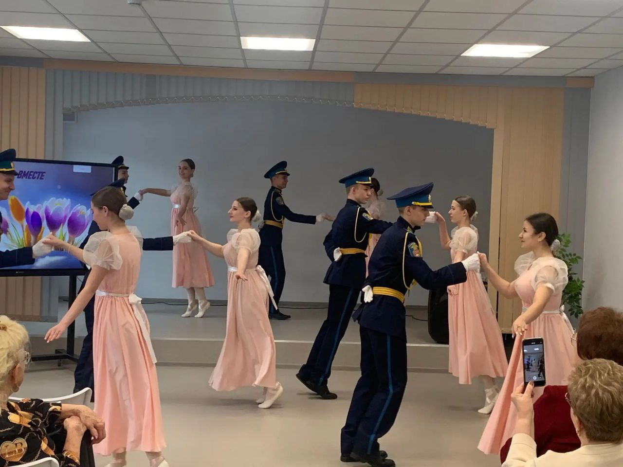 Встреча с ветеранами педагогического труда прошла в обновленной школе № 35 Встреча с ветеранами педагогического труда прошла в обновленной школе № 35