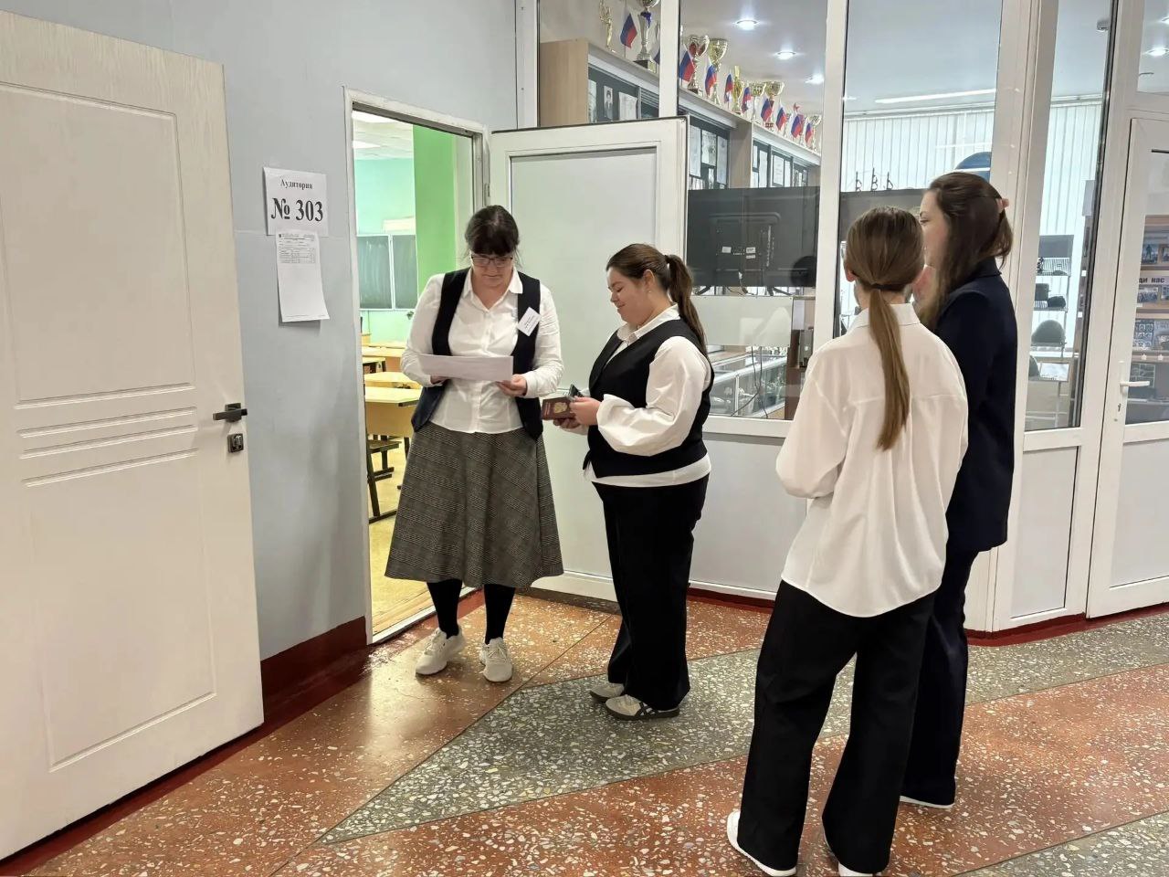 Тамбовские школьники проверяют силы на всероссийском тренировочном ЕГЭ Тамбовские школьники проверяют силы на всероссийском тренировочном ЕГЭ