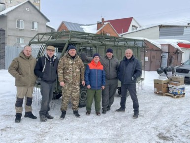 Тамбовские предприниматели и коллектив АО «ВРМ» передали бойцам УАЗ «Буханку» с противодроновой защитой