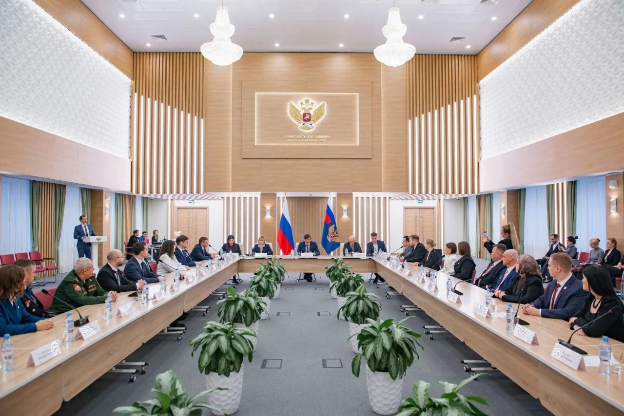 3 марта в Москве прошла встреча министра просвещения России Сергея Кравцова с победителями и призерами всероссийских профессиональных конкурсов, наставниками и педагогами, удостоенными государственных наград 3 марта в Москве прошла встреча министра просвещения России Сергея Кравцова с победителями и призерами всероссийских профессиональных конкурсов, наставниками и педагогами, удостоенными государственных наград