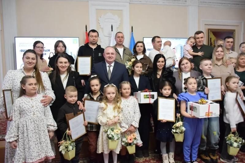 В Тамбове 14 молодых семей получили жилищные сертификаты по госпрограмме