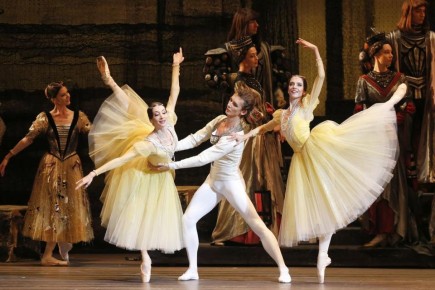 4 марта 1877 года на сцене Большого театра состоялась премьера балета П.И. Чайковского «Лебединое озеро» (6+)