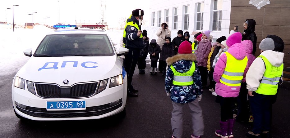 Сотрудники ГАИ напомнили школьникам Тамбова правила дорожного движения