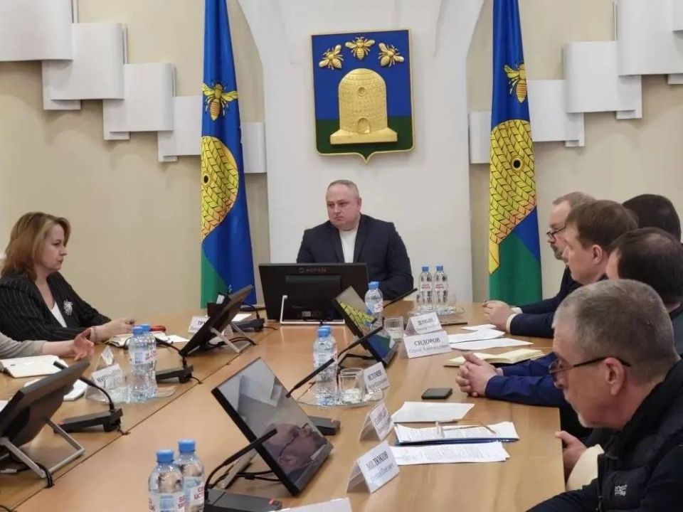 Максим Косенков: В режиме комиссии по предупреждению и ликвидации чрезвычайных ситуаций рассмотрели проблему объекта культурного наследия на Коммунальной, 42. Статус комиссии позволяет определять необходимые меры и...