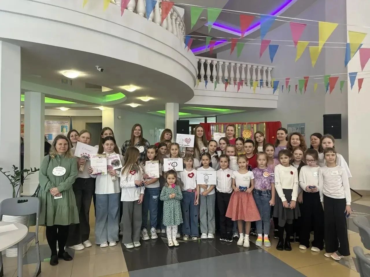 До 8 Марта осталось всего несколько дней, и в школах Тамбова проходят мероприятия, посвященные первому весеннему празднику До 8 Марта осталось всего несколько дней, и в школах Тамбова проходят мероприятия, посвященные первому весеннему празднику