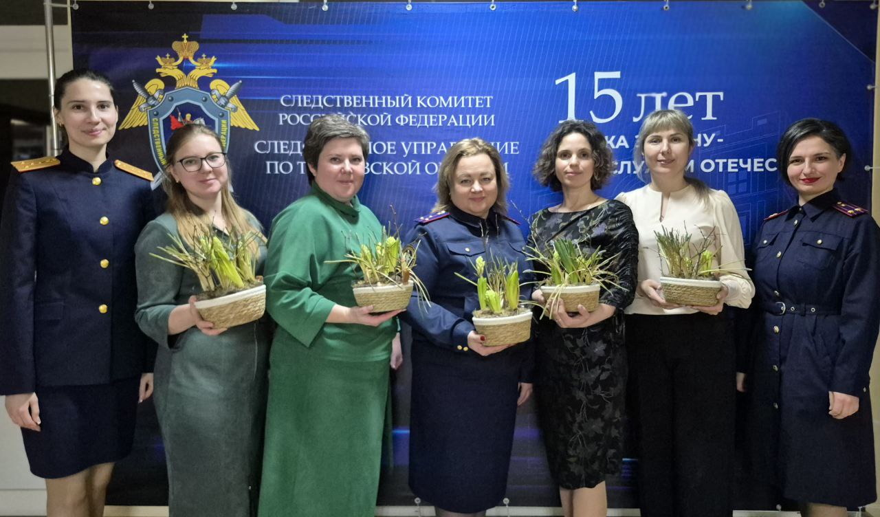В преддверии 8 марта для женщин-участниц Женсовета следственного управления СК России по Тамбовской области организован мастер-класс по созданию цветочных композиций В преддверии 8 марта для женщин-участниц Женсовета следственного управления СК России по Тамбовской области организован мастер-класс по созданию цветочных композиций