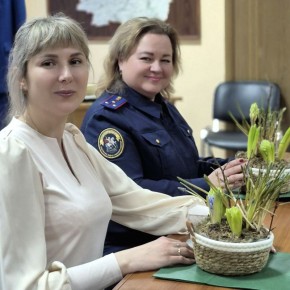 В преддверии 8 марта для женщин-участниц Женсовета следственного управления СК России по Тамбовской области организован мастер-класс по созданию цветочных композиций